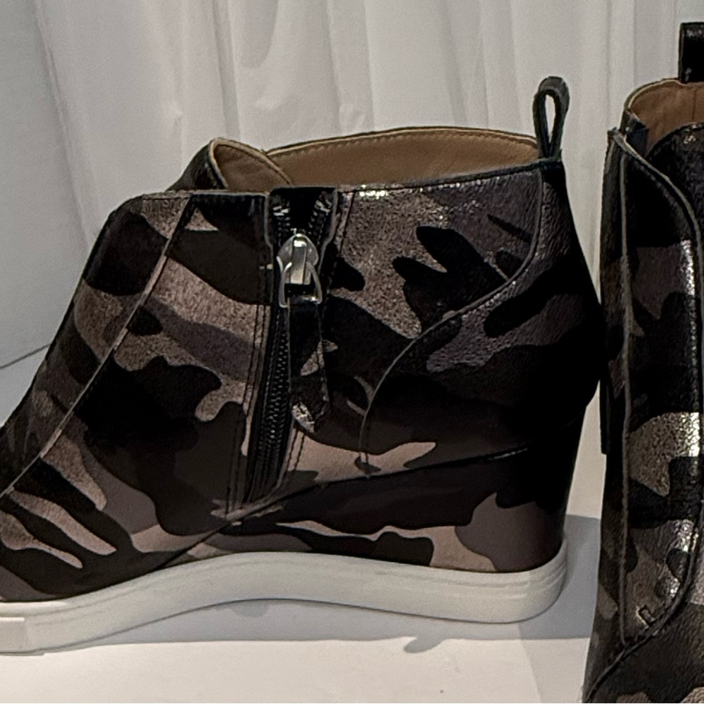 Women’s Camouflage High-Top Sneakers (NEVER WORN) - Picture 2 of 5
